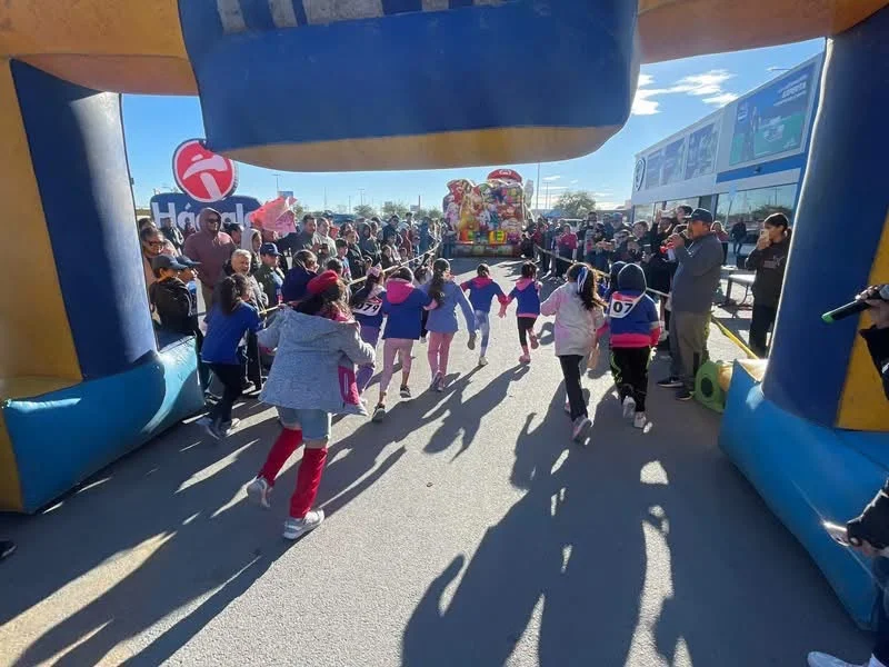 Participan 200 niños en carrera Hágalo - archivo 4