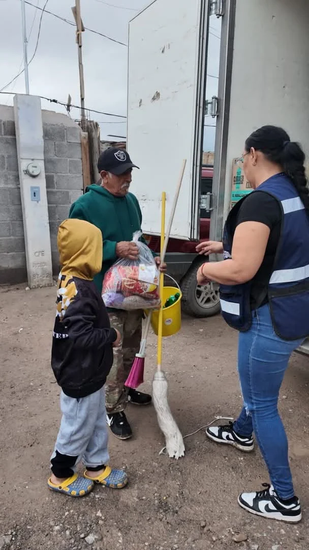 Llevan alimento a los afectados por la lluvia - archivo 3