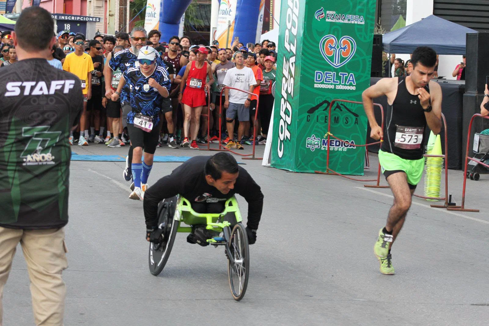Casi 3 mil juarenses en la carrera