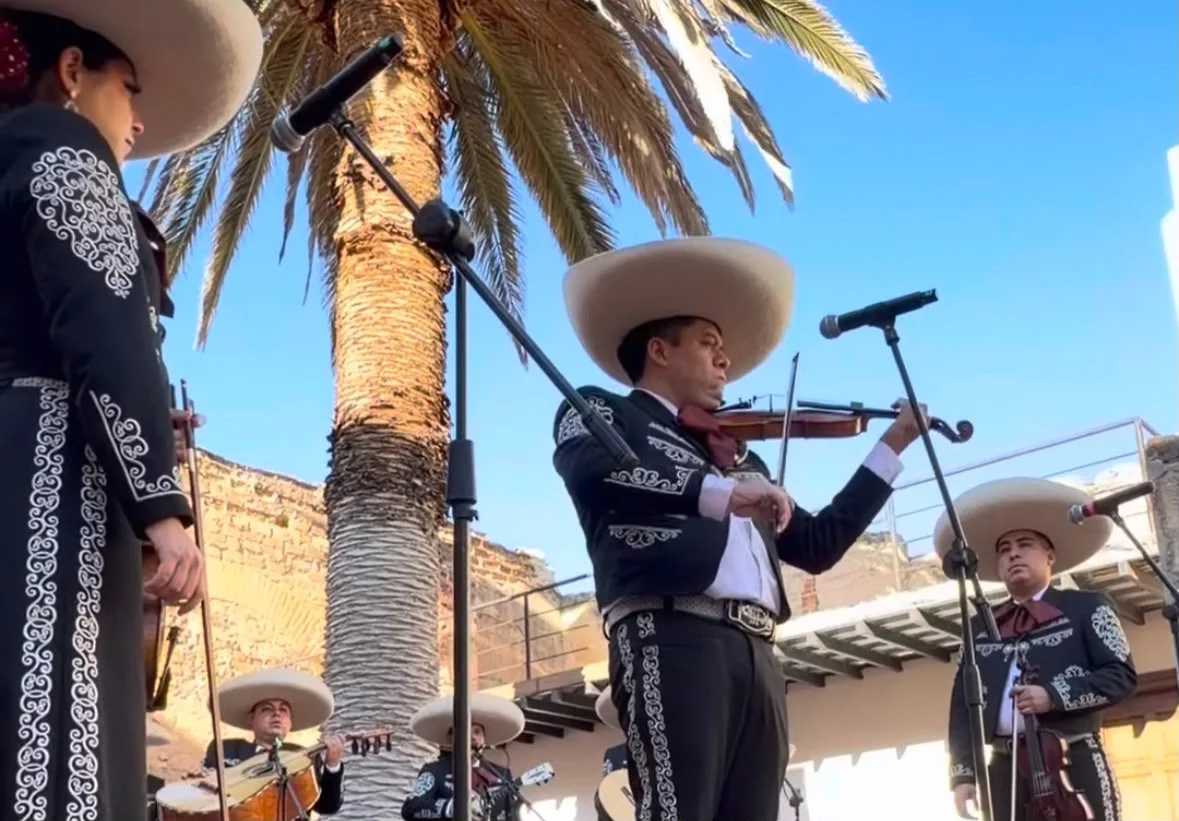 Mariachi de Juárez toca “Bajo el Cielo de Chihuahua” - archivo 3