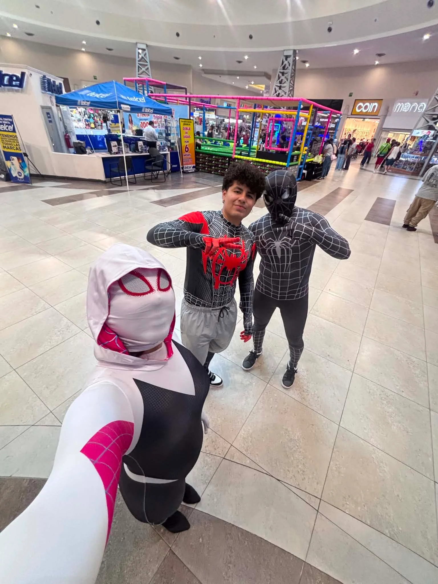 Vive Juárez la euforia por el estreno de Spiderman - archivo 1