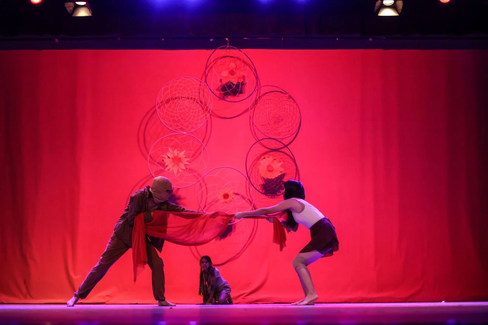 Disfrutan juarenses del teatro gratuito  - archivo 3