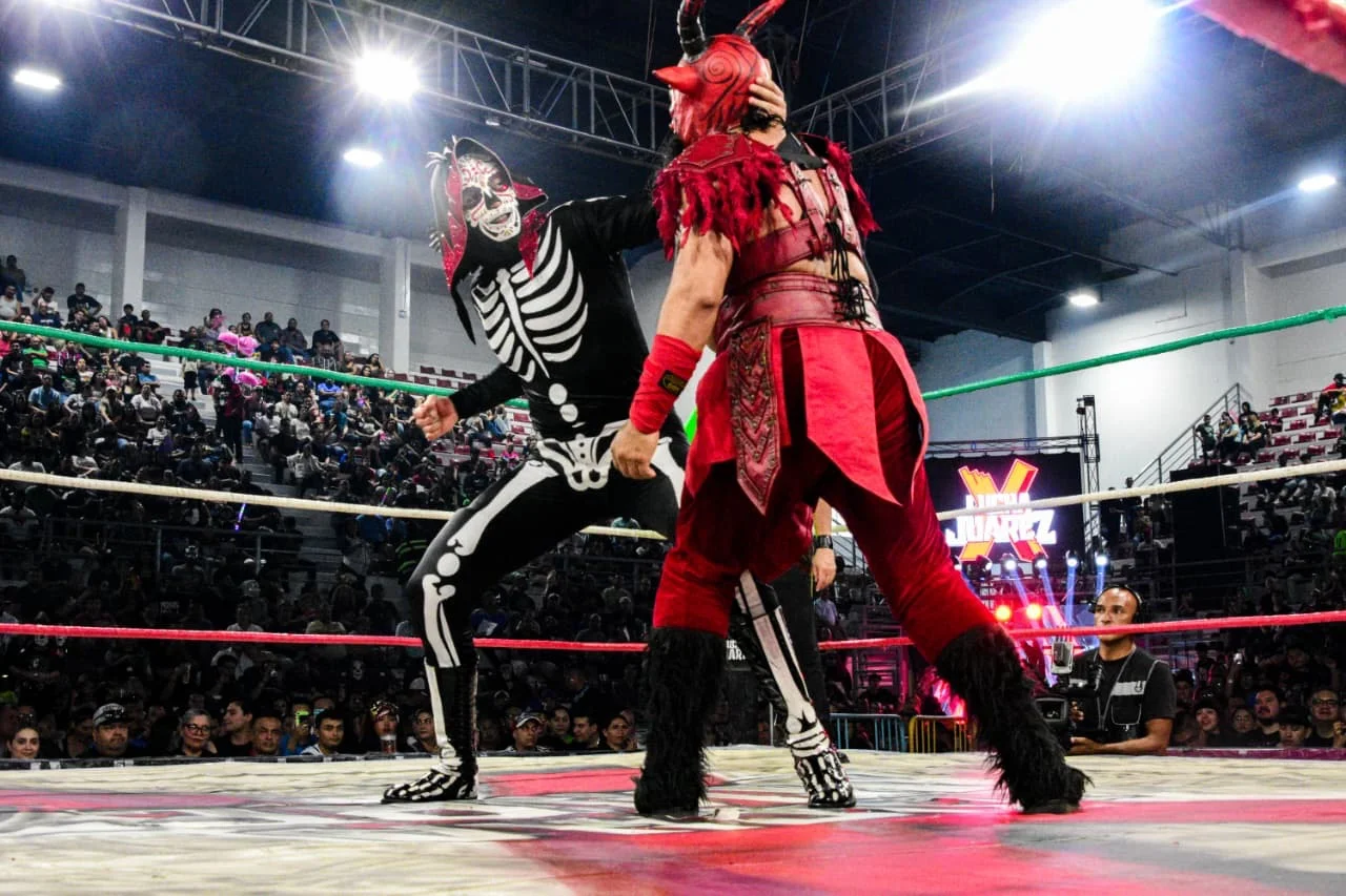 Galería: la lucha libre toma el Neri Santos - archivo 1