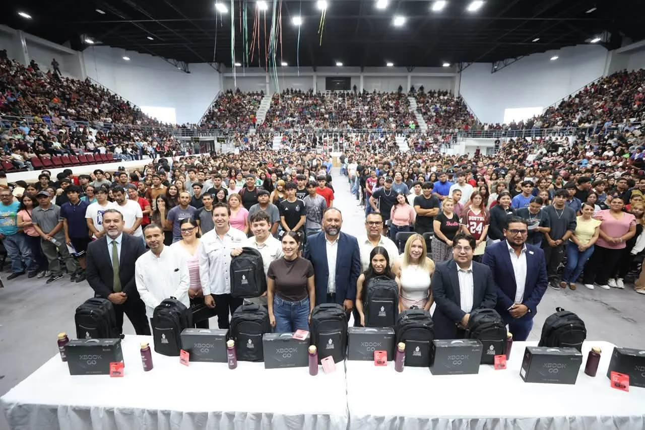Becas y equipo para todos los estudiantes - archivo 1