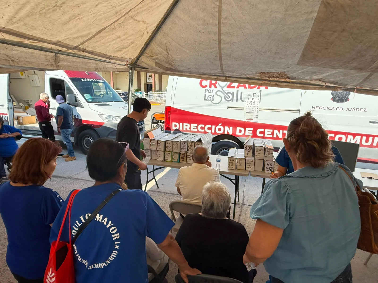 Brindan atención médica gratuita para adultos mayores - archivo 3