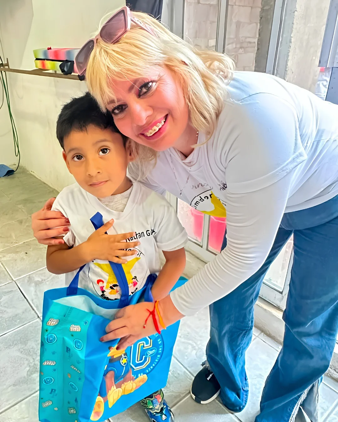 Más de 100 niños reciben apoyo para continuar sus estudios - archivo 2