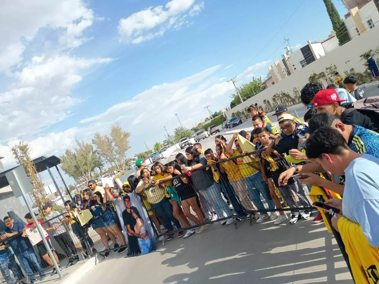 Convive el América con la afición de Juárez - archivo 3